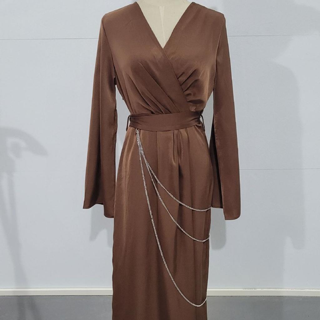 GMXIA Damska sukienka jesienna Temperament Długi łańcuch w talii Jednolity kolor Satynowa sukienka