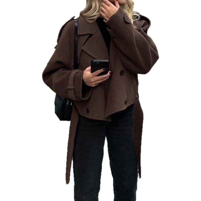 Brauner zweireihiger Woll-Cropped-Blazer mit Reverskerbe und Vordertaschen