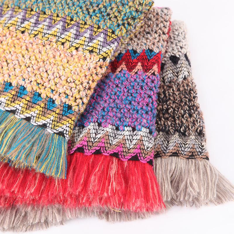 Dámský pulovr s cikcakovým úpletem a třásněmi, šál, podzimní hippie měkký háčkovaný šál, asymetrická šála