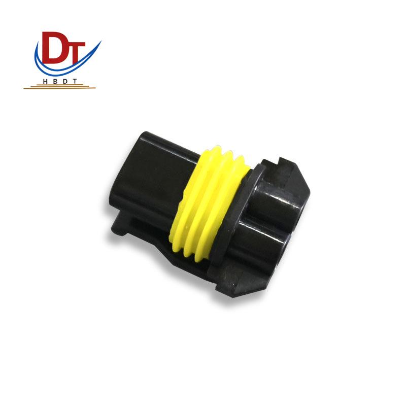 Automotive Wiring Harness with DJ7021-1.65-21 and DJ7024-1.5-21 Connectors, Domestic Plastic Housing DJ7021-1.65-21 Plastic Housing