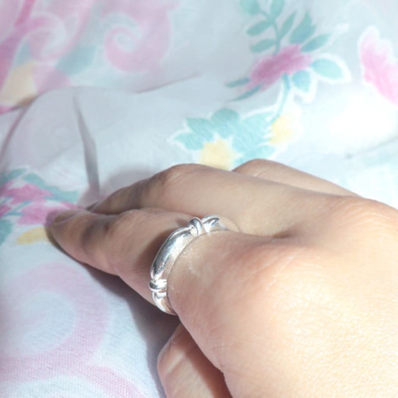 LOASI ribbon tie ring