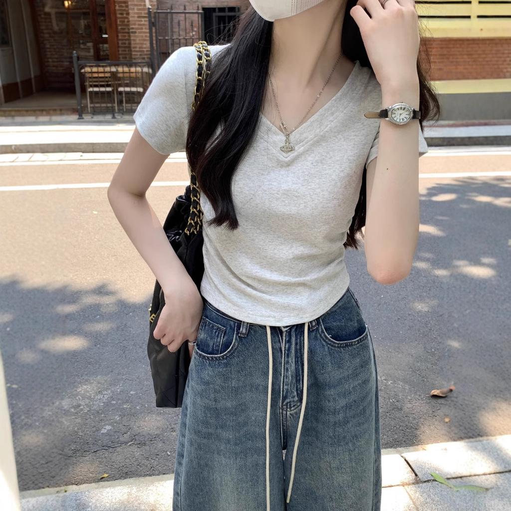 Short-sleeved T-shirt women's summer new Korean version slim and thin versatile v-neck design sense solid color front shoulder top trendy