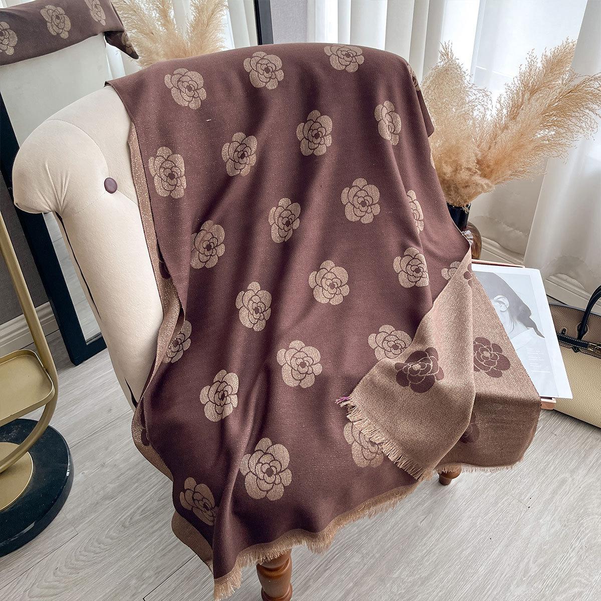 

Amazon Популярный Улучшенный Чувственный Имитация Шелка Женский Солнцезащитный Шарф Тонкий Шелковый Шарф Камелия Золотой и Серебряный Шелковый Шарф 185*65 коричневый