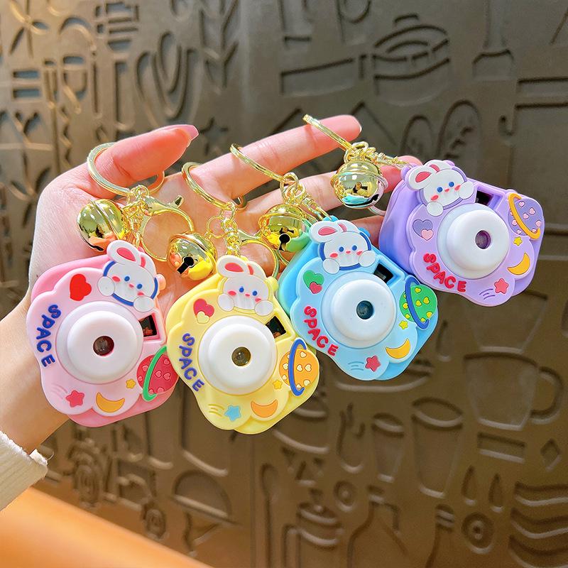 Kreativer Glücks-Panda Leuchtendes Nachtlicht Schlüsselanhänger: Süßer Figuren-Taschenanhänger und kleines Geschenk.