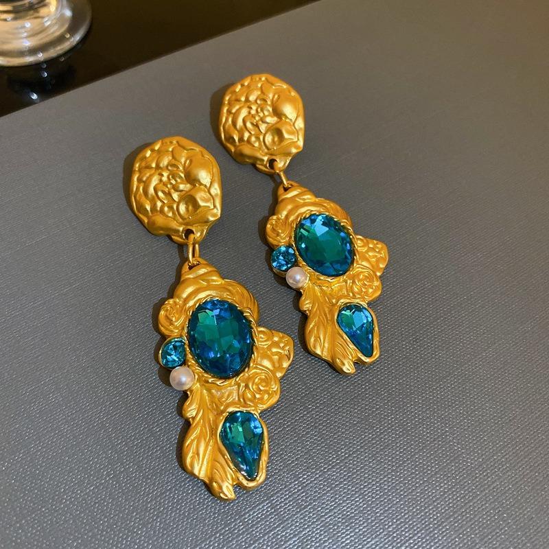 Retro Court Style Earrings Niche Light Luxury High-end Stud Earrings Versatile Earrings
