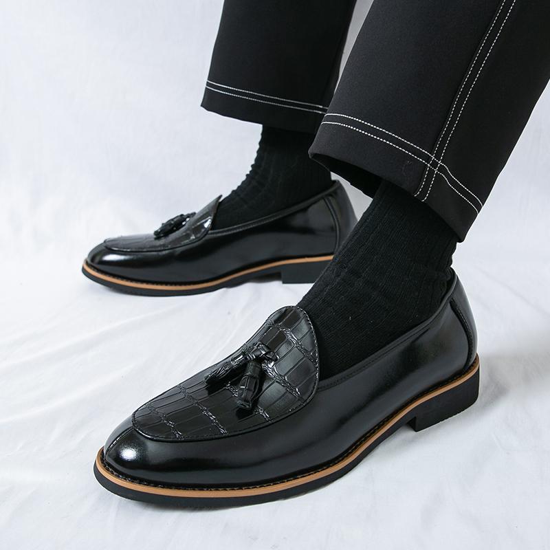 Fashion Spring New Men's Green Banquet Wedding Casual Leather Shoes Fashion Brand Men's Business Comfortable Pointed Tassel Loafers