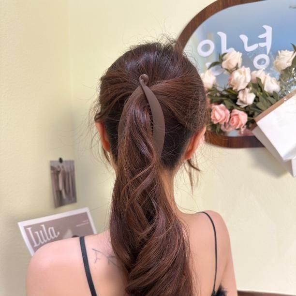 Promienny Matowy Duży Klips Bananowy do Kucyka: Elegancki, pasujący do wszystkiego dodatek do włosów dla kobiet