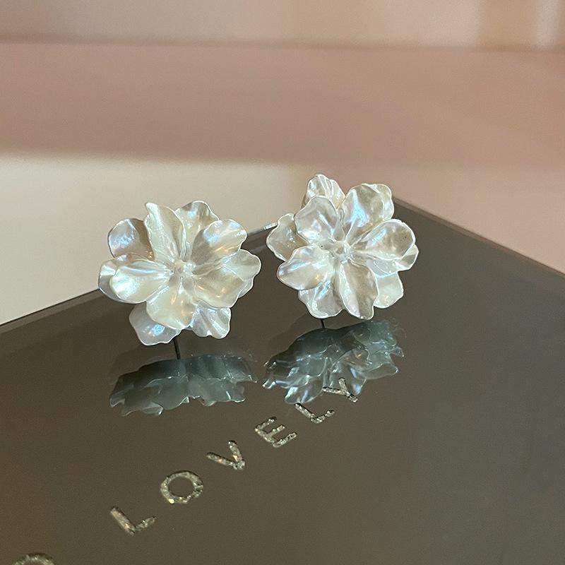 Silver Needle Flower Love Earrings Simple and High-end Sense Versatile Stud Earrings Niche Temperament Earrings Women