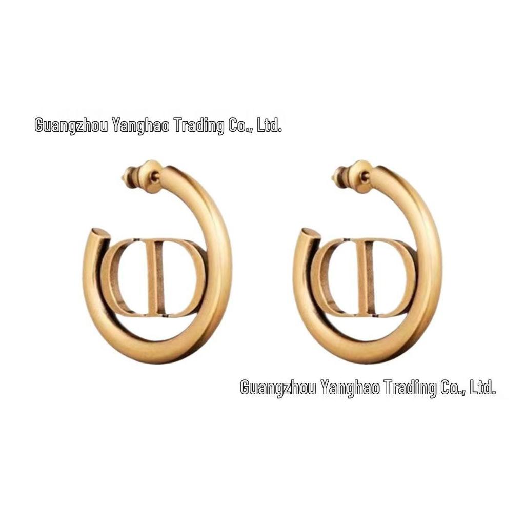 Seiko D.Home Half-Circle Stud Earrings - Women's Elegant Pig Nose Design