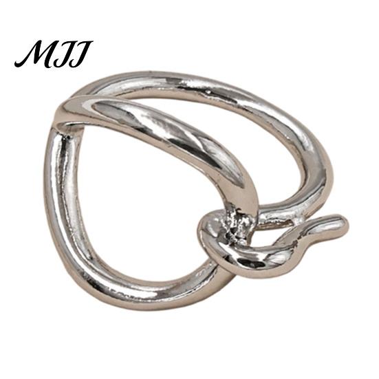 Versatile Scarf Ring Irregular Ring, Elegant Knotted Heart Silk Buckle Clip, Shawl Holder Wrap Fastener for Coat Collar Belt, Fashionable Accessory