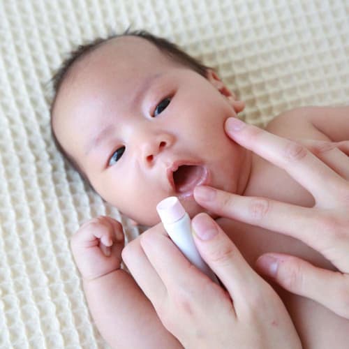 Pigeon Baby Lip Vaseline Contains Peach Leaf Extract (moisturizing Ingredient) 9g