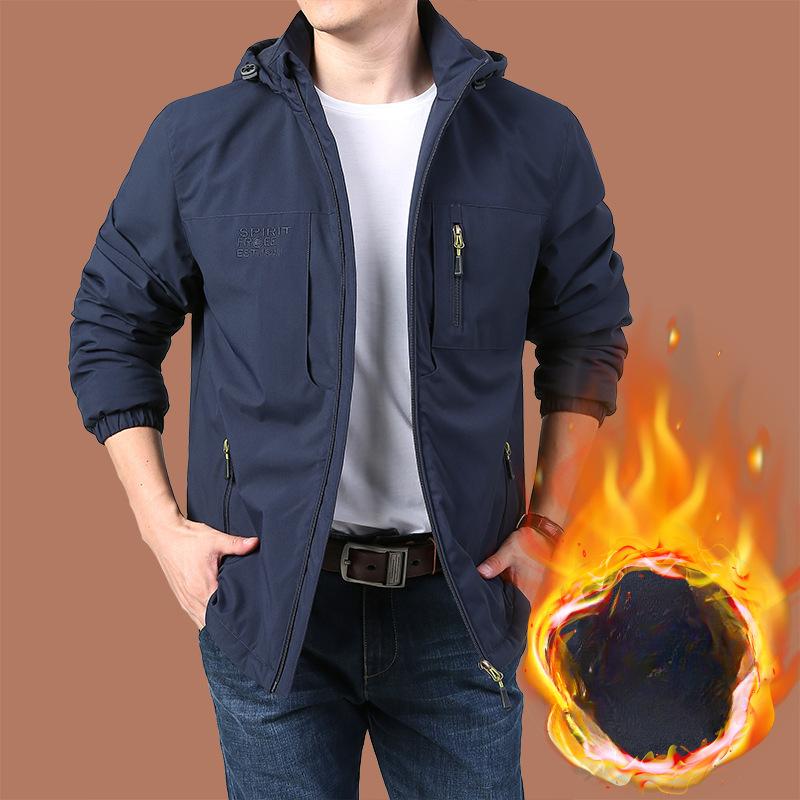 Nová Bunda Podzimní a Zimní Kabát Pánský Zesílený a Sametový Trendy Ležérní Outdoorové Sportovní Bunda s Kapucí