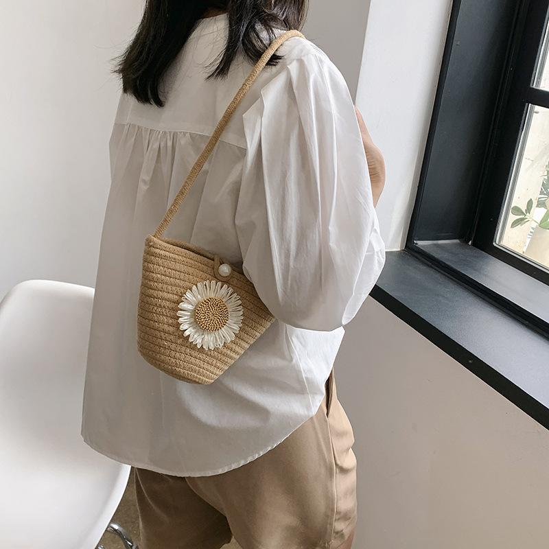 New Straw Woven Bag Women's Bag Flower Oblique Span Women's Sweet, Fresh and Cute Vacation Leisure Woven Bag Bucket Tote Bag