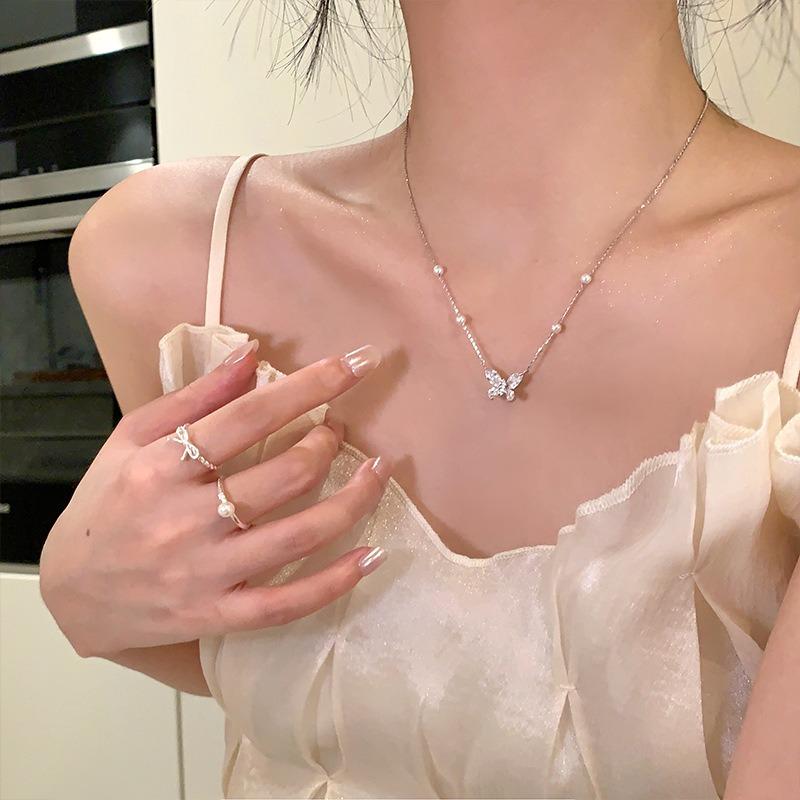 Super flash zircon butterfly pendant pearl necklace fashion versatile temperament collarbone chain light luxury high sense exquisite neck chain