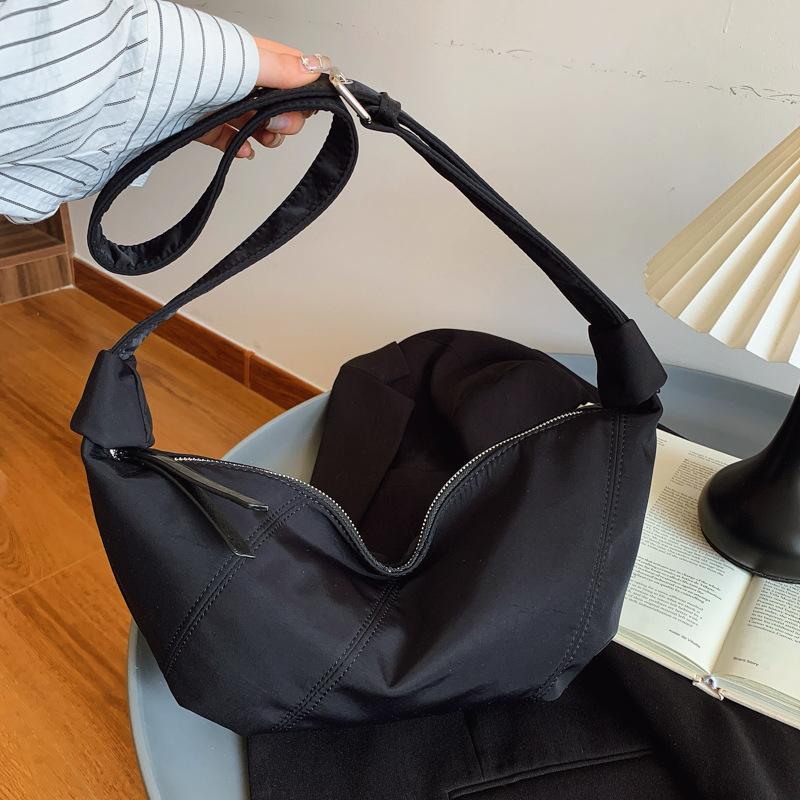 Nylon Cloth Bag Women's Large Capacity 2025 New Casual High-end Shoulder Messenger Bag Simple Summer Dumpling Bag