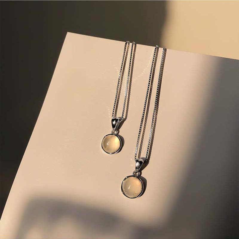White Quartzite Necklace Luxury Gentle Oval Shape Opal Stone Pendant Necklace Collarbone Chain For Women Personality Collar Jewelry Accessories