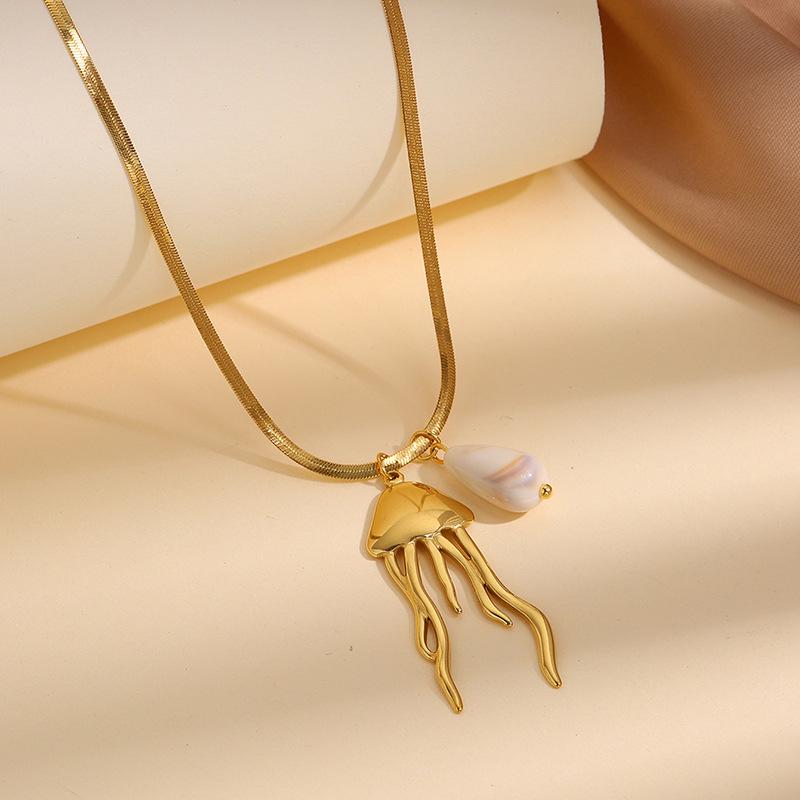 Stylish Jellyfish Pendant Titanium Necklace – Light Luxury Ocean-Inspired Clavicle Chain