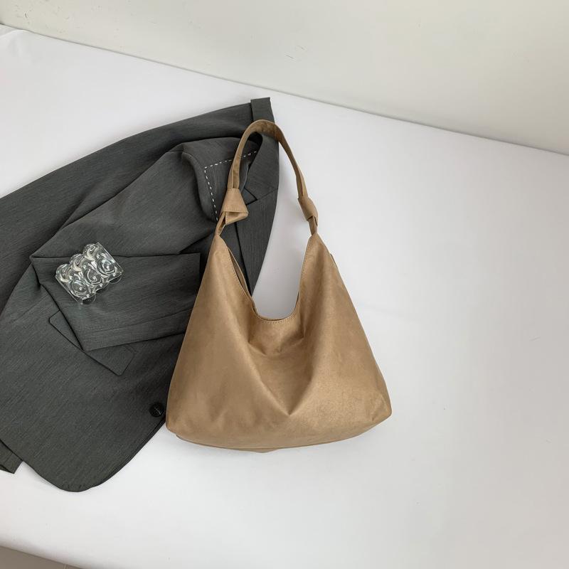 

Замшевая сумка женская 2025 новая модная вместительная на плечо подмышку повседневная универсальная сумка-тоут хаки
