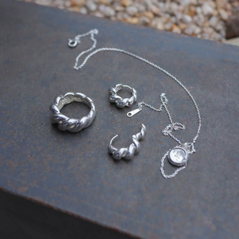 Moderní 14k zlatem plněné stříbrné výrazné náušnice na jedno kliknutí