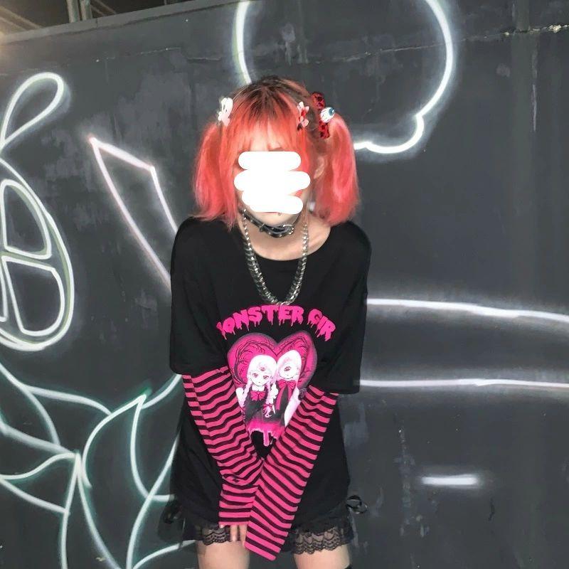 Y2K T-Shirt Damen Japanischer Horror Comics Zwillinge Print Streifen Langarm T-Shirt Fake 2 Stück Top Hip Hop Streetwear