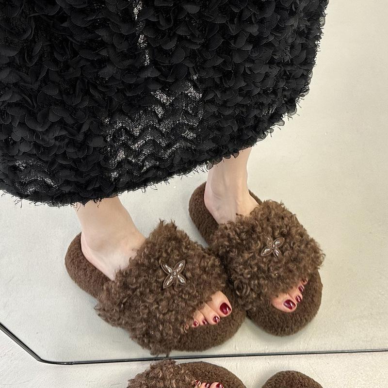 

Mao Mao slippers women s outer wear 2025 autumn and winter new fashion versatile height increase lazy sheep curly hair one word drag child 40 коричневый