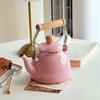 Bule de Chá Esmaltado Rosa com Cabo de Madeira Design Moderno Minimalista Cozinha Doméstica Preparo de Água Quente