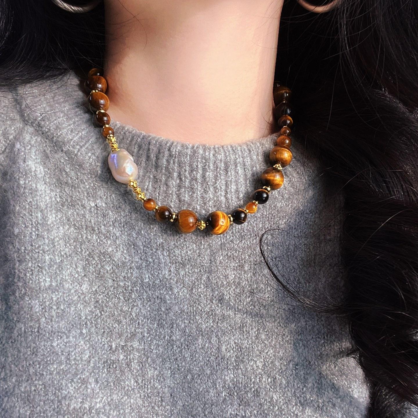 

Autumn And Winter Maillard Style Boutique Natural Freshwater Baroque Pearl Tiger S Eye Sweater Chain Necklace Necklace