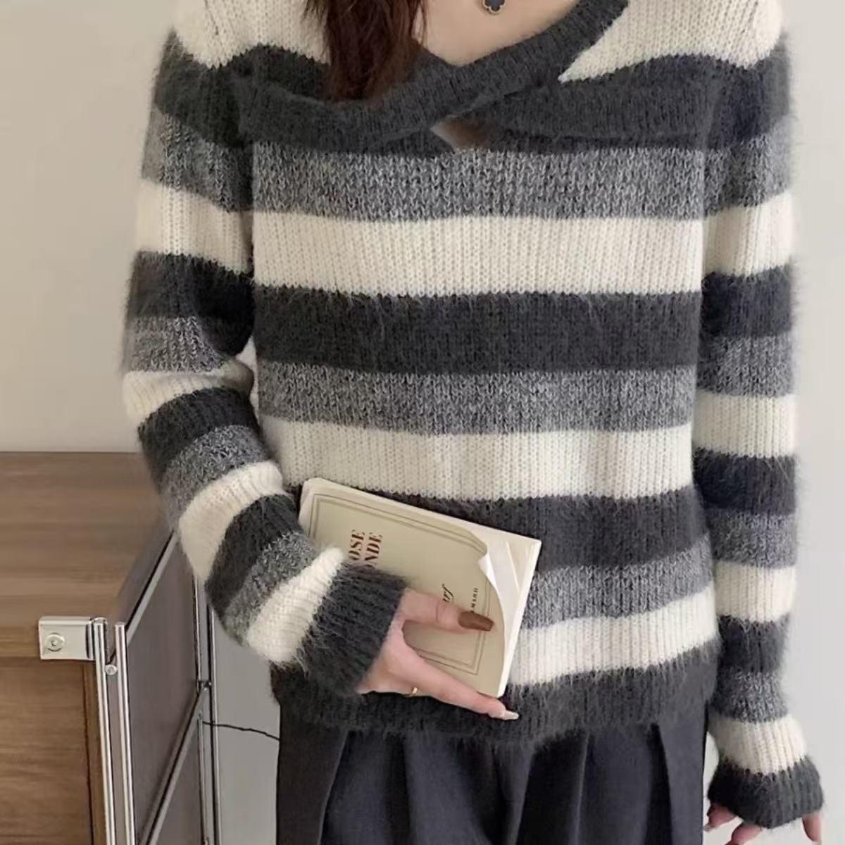

Autumn and winter retro lazy wind V-neck cross design knitted sweater high-end niche contrasting striped sweater women Average size 56-262 сірий колір