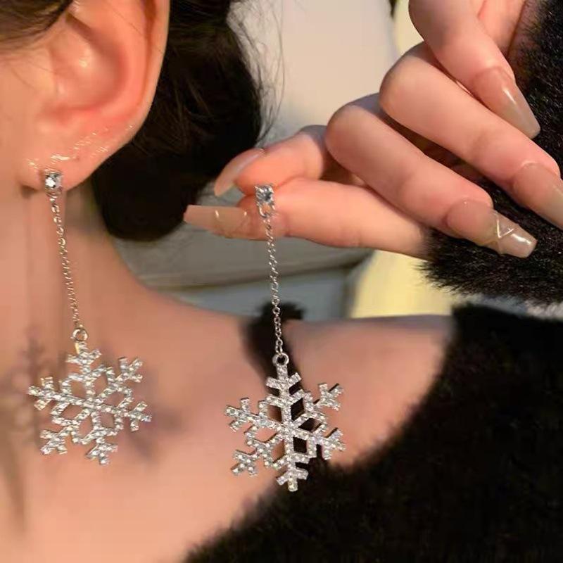 Elegant Snowflake Tassel Earrings - Sparkling Diamond Studs, Face Slimming, Perfect for Christmas
