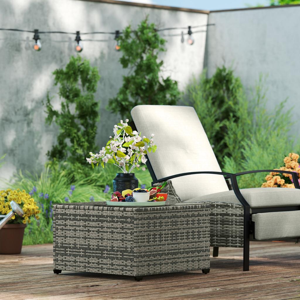 62 X 62cm Glass-Top Rattan Side Table - Light Grey