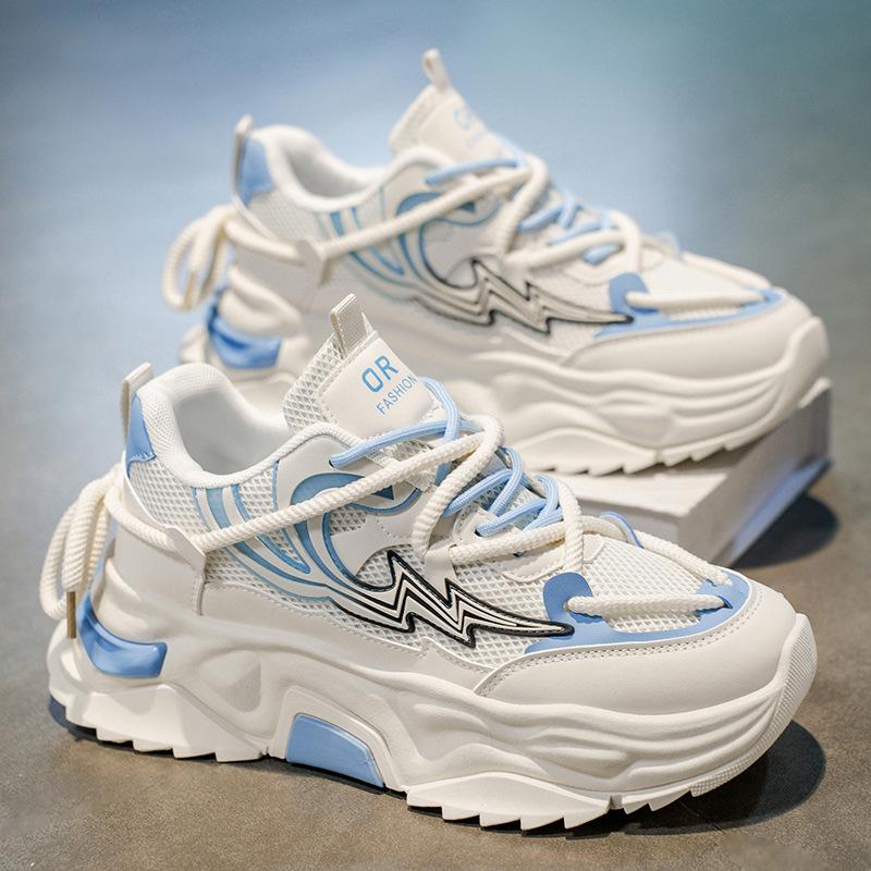 Men's shoes 2025 new summer mesh breathable soft-soled sports and leisure shoes, teenagers heightening thick-soled dad trendy shoes