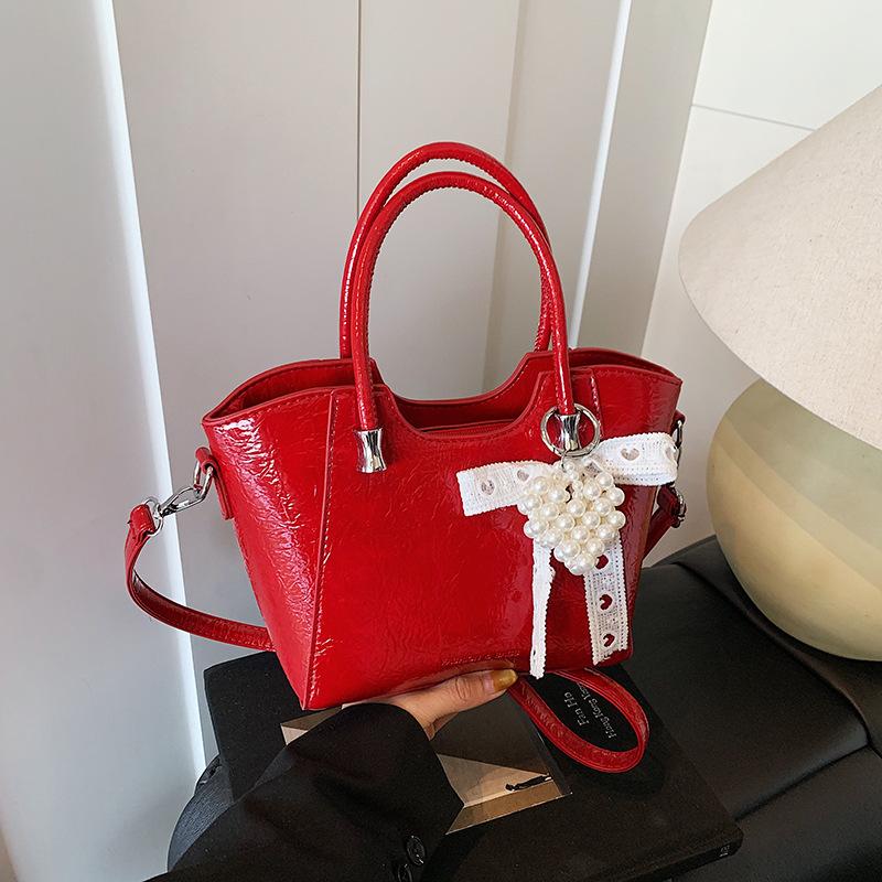 Today's Popular Portable Bucket Bag Women's New Fashion High-end Shoulder Bag Commuter Messenger Bag