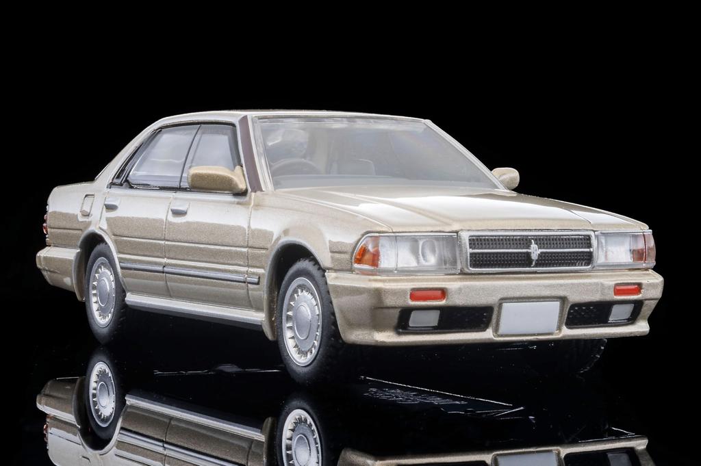 TOMYTEC Tomica Limited Vintage Neo 1/64 Scale LV-N368b Nissan Cedric HT V20 Twin Cam Turbo Gran Turismo SV Yellowish Silver 1989 Model (Finished Model