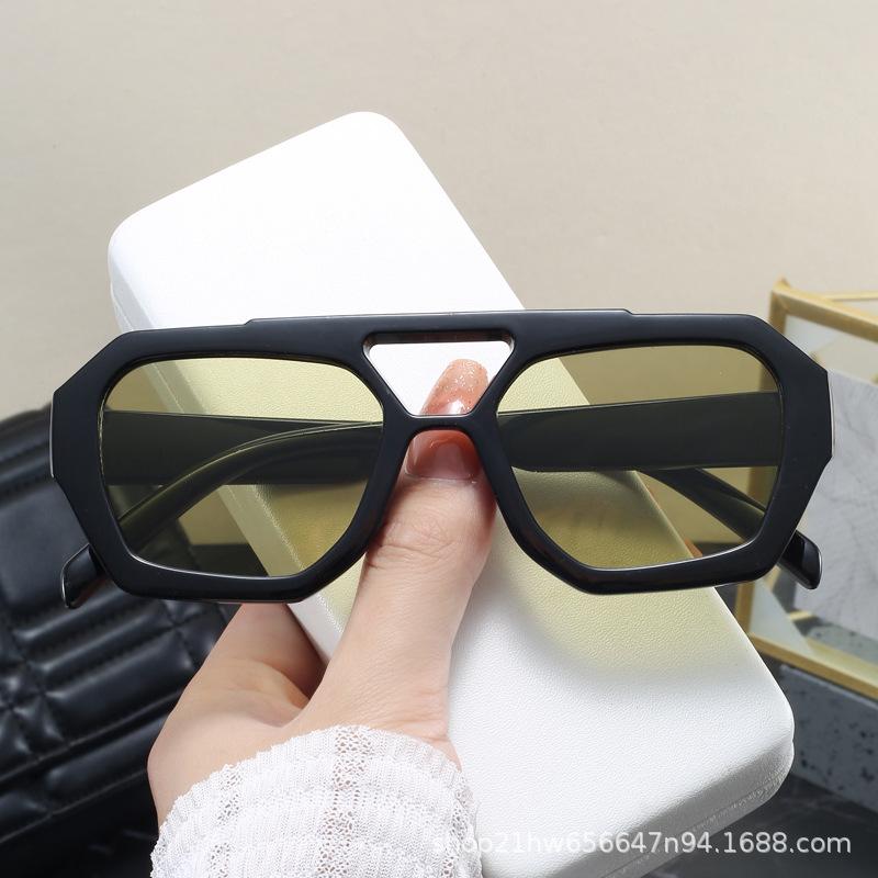 Retro Anti-UV Square Sunglasses: Trendy Korean Style with a Slimming, Fashionable Design