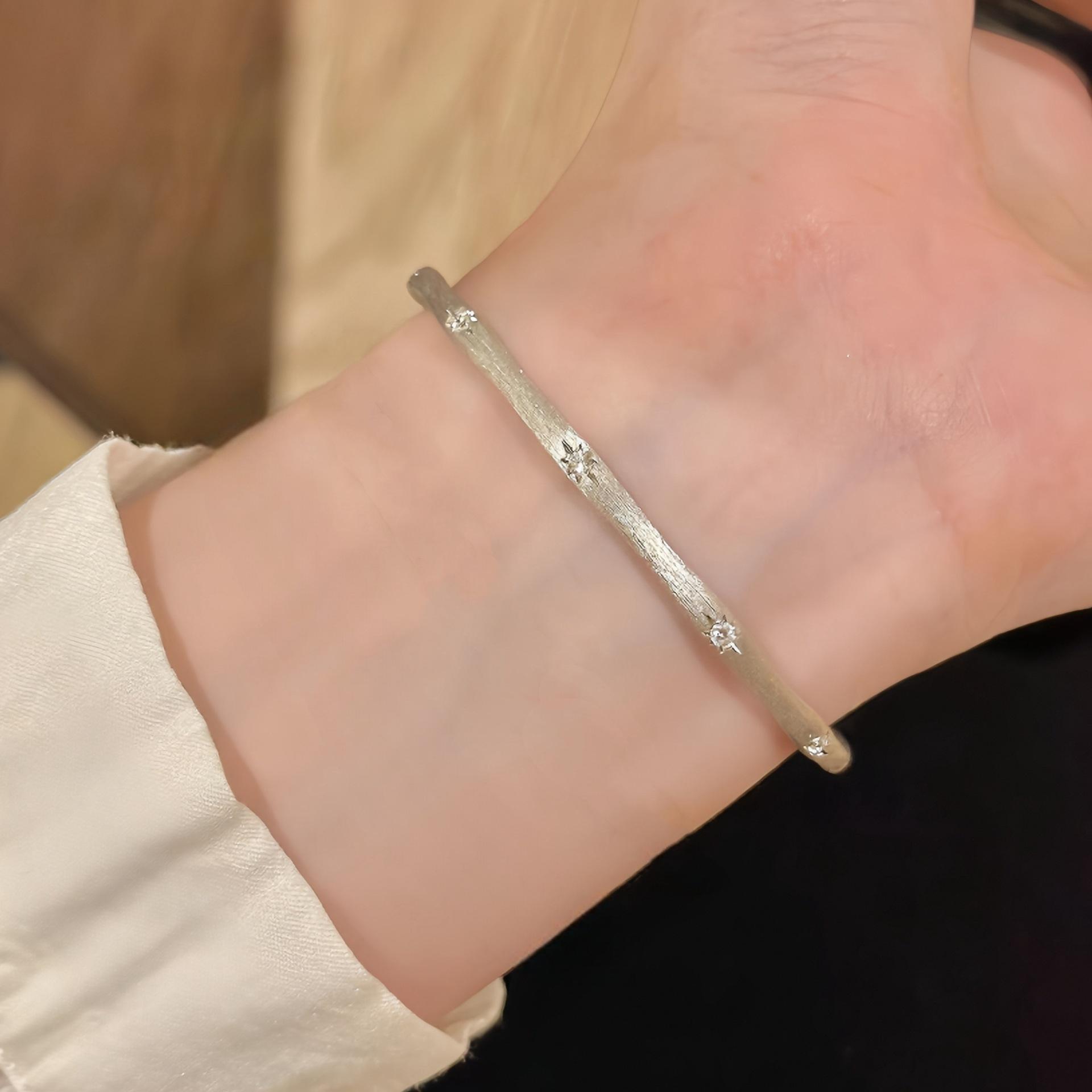 

2026 Medieval Brushed Craft Ribbon, Star Brushed Bracelet, Thin Women s Plain Ring with Diamonds, Nodal High-rise Bamboo Bracelet 18CM