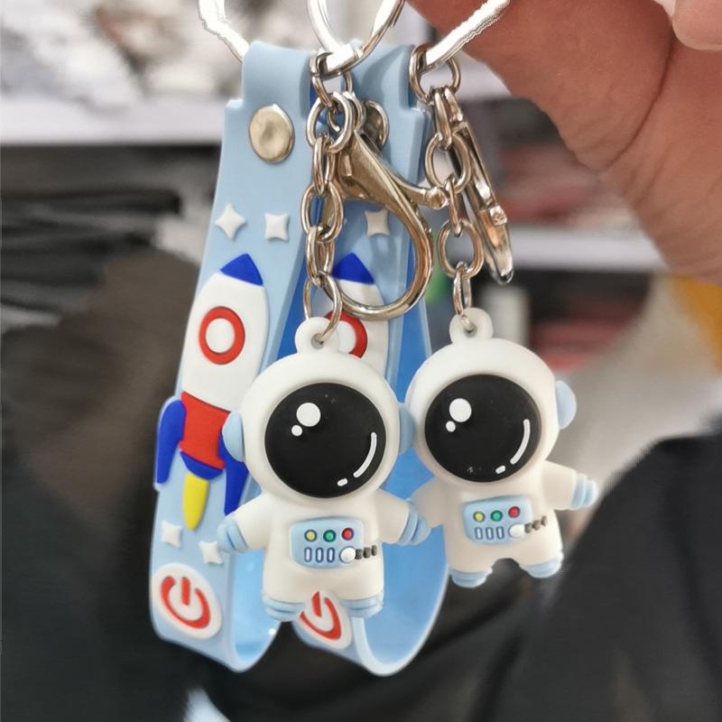 Cute Cartoon Astronaut Keychain Pendant – Couple Style Small Gift