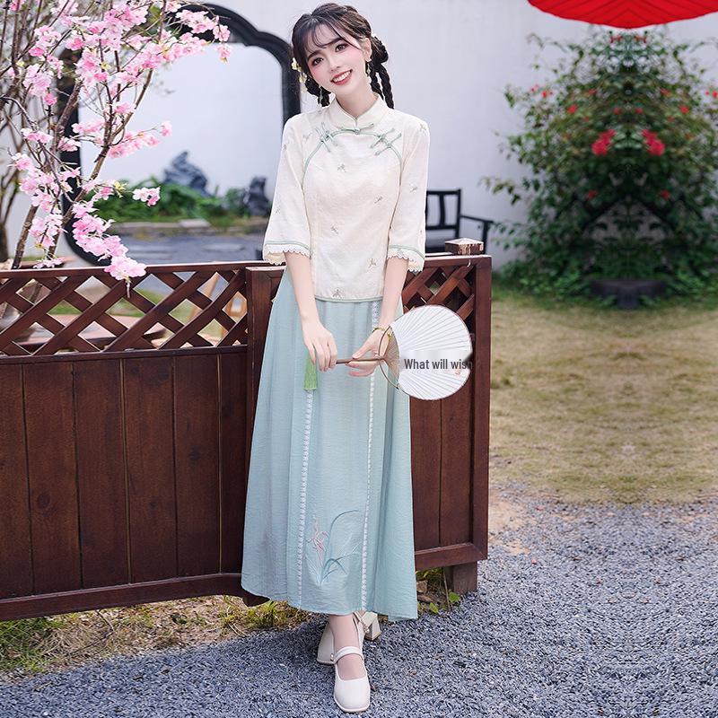Artistic Retro Embroidered Tang Suit: Han Element Cheongsam Top