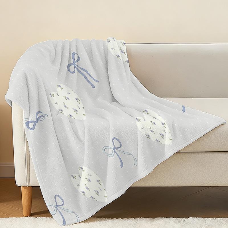 Lightweight Flannel Throw Blanket with Cute Heart Bow, Soft & Warm for Cozy Home Use, Perfect for Christmas & Halloween