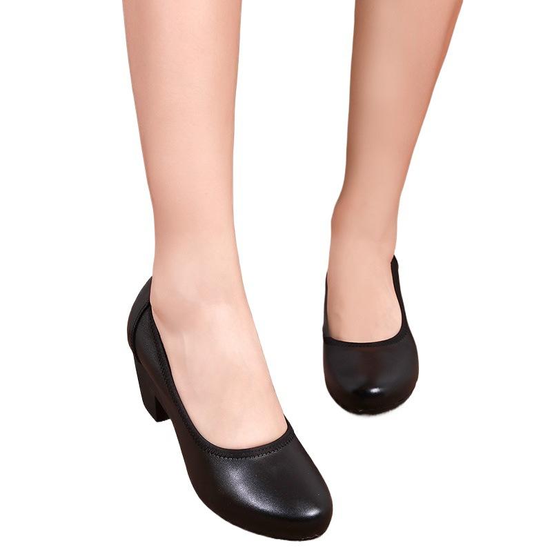 Jobbsko, damesko i svart profesjonelt design, middels hælhøyde, enkeltstørrelse, runde tåsko, grunne tykke hæler, damele