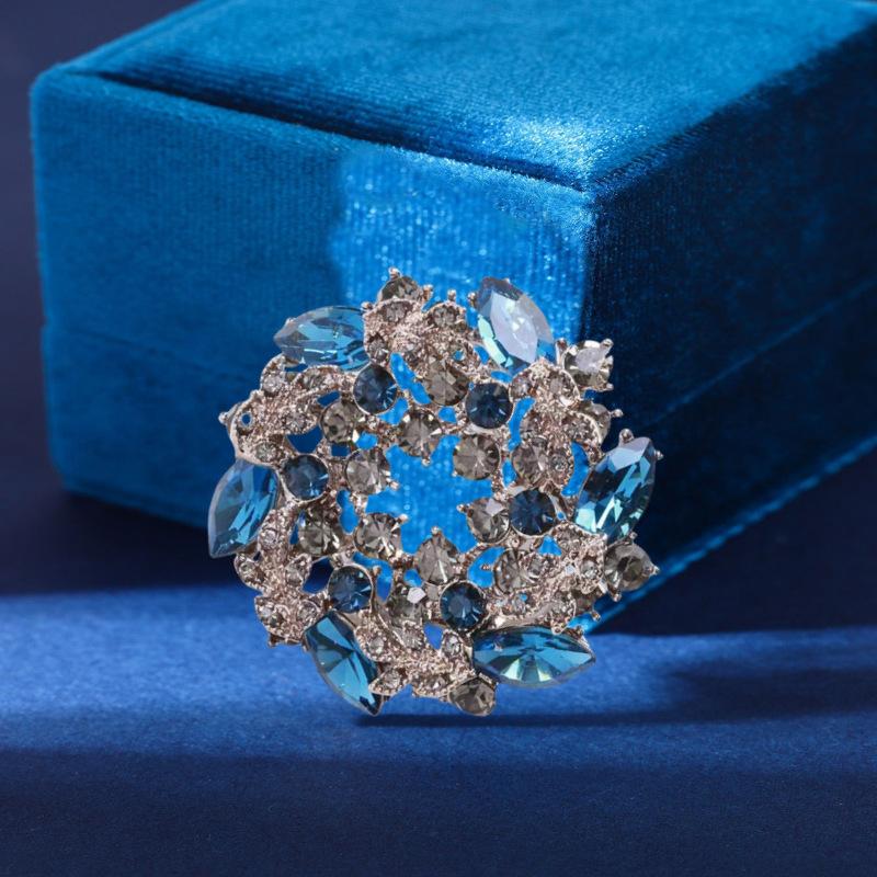 Retro Mini Crystal Bauhinia Flower Brooch High-End Elegant And Versatile Clothing Corsage Accessories