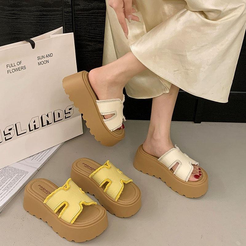 Thick-bottomed One-word Slippers for Women's Summer Wear, New with Skirts, Casual Seaside Beach Sandals