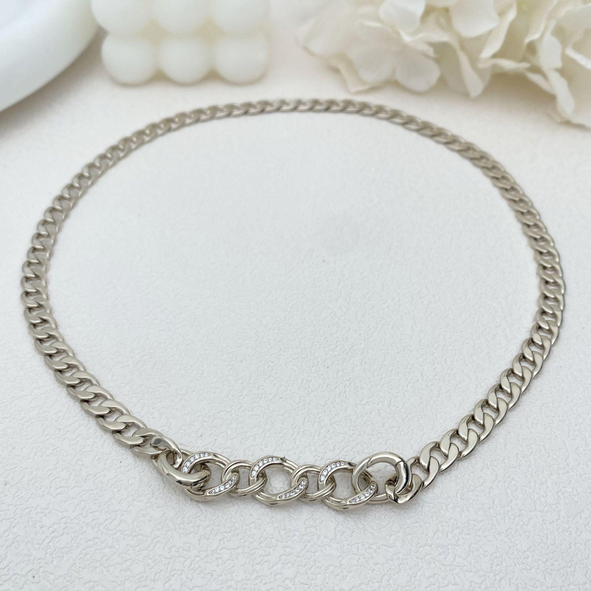 

Унисекс Панк Ожерелье из Металла с Микропаве: Крутой, Модный, Индивидуалистичный Заявление о Моде золотой/кофейный