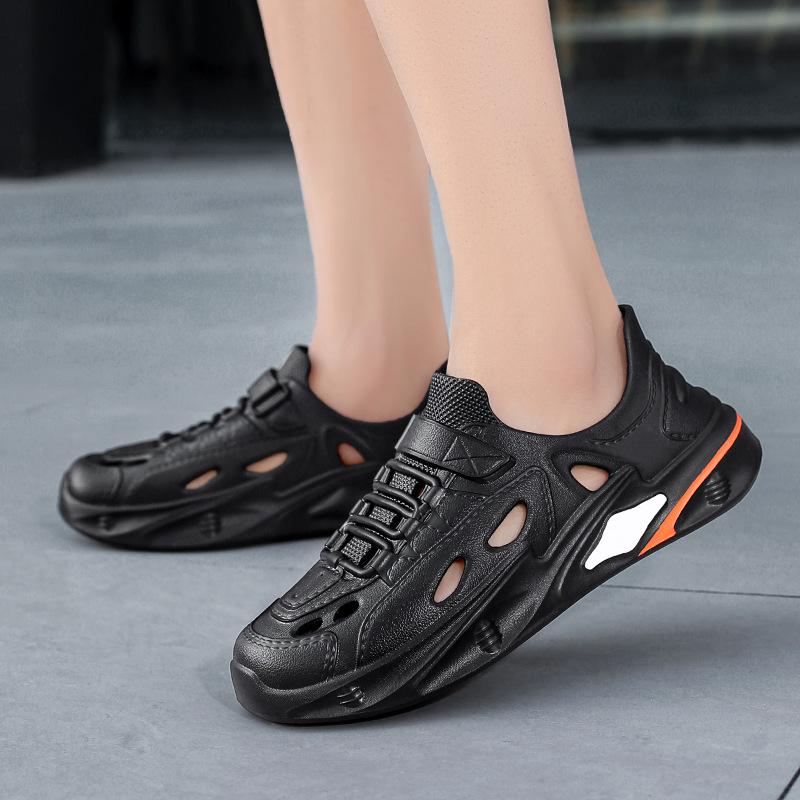 Men's shoes 2025 summer new outer wear stepping on shit all-inclusive hole shoes men's breathable hollow seaside beach sandals