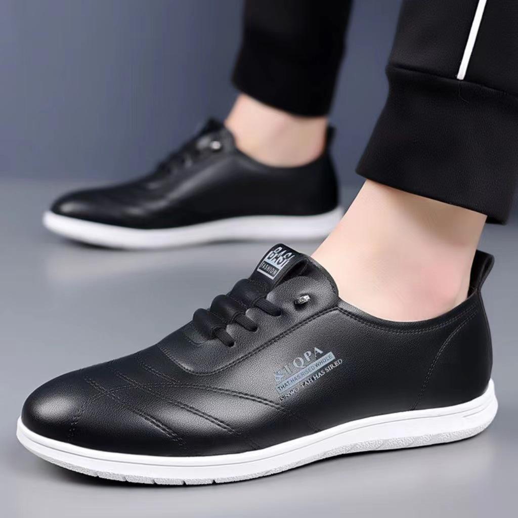 Men's Casual Leather Slip-On Shoes: Fashionable, Versatile, Soft Sole, Breathable, British Style for Business and Commuting.