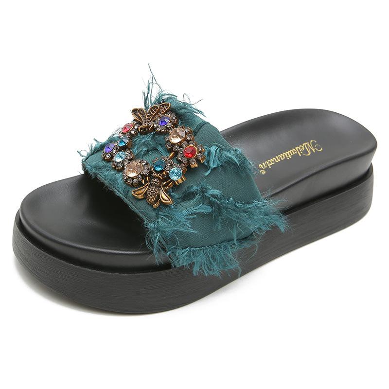 

Small size muffin platform slippers women s summer wear 2025 new Internet celebrity diamond buckle heightening sandals beach shoes ins tide 33