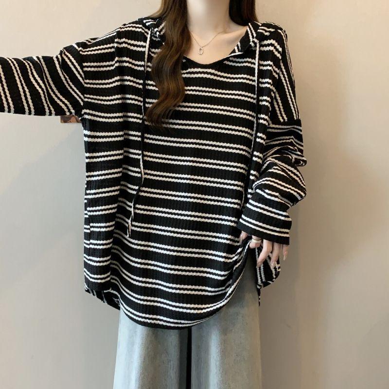 Korean Style Maternity Striped Hoodie T-shirt - Loose Fit, Versatile, Age-Reducing Spring Wear
