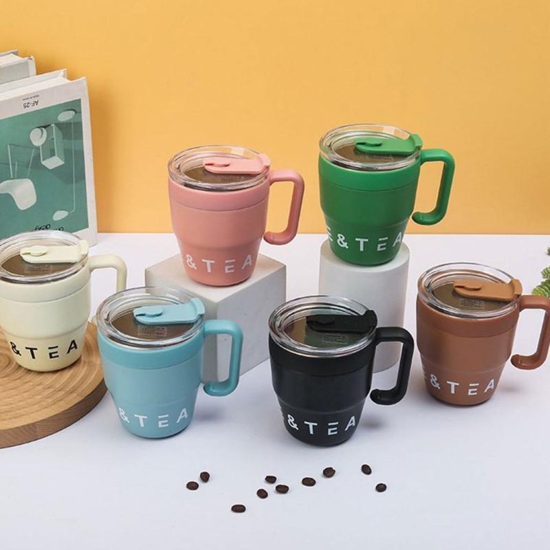 Inovativní hrnek na kávu s uchem a víčkem se slámkou 480ML Láhev Materiál nerezová ocel Hrnky se slámkou na nápoje