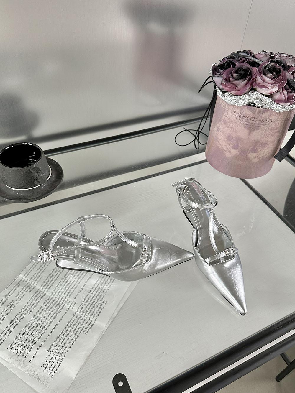 модные серебристые черные белые женские босоножки с острым носком летние туфли — фото 9