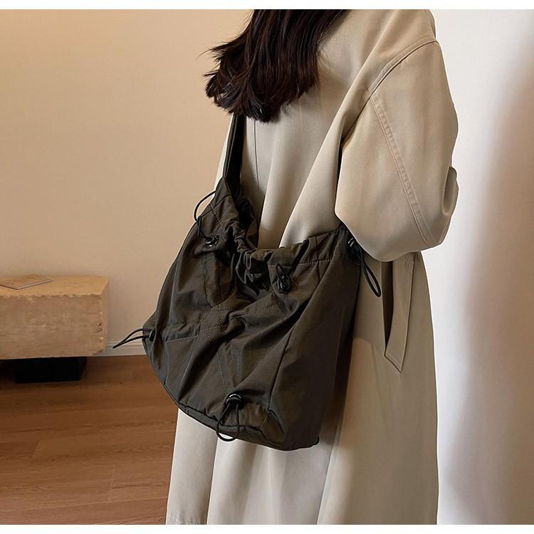 Fashion commuting large-capacity solid color tote bag women's spring and autumn new high-end textured shoulder messenger bag