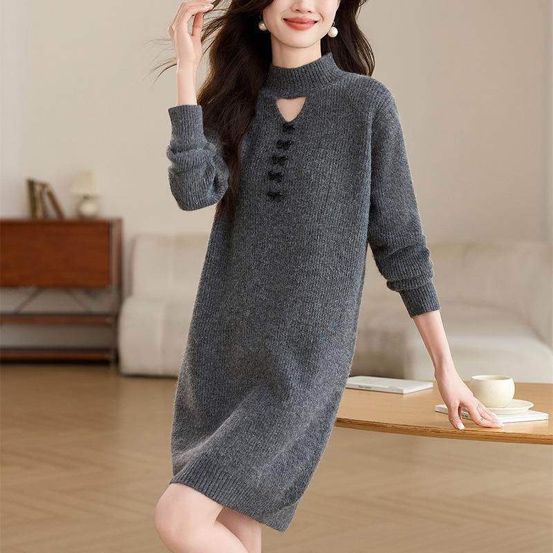 

Semi-high neck shiny silk medium and long knitted bottoming skirt autumn and winter temperament elegant and careful collar button sweater skirt one size fits all